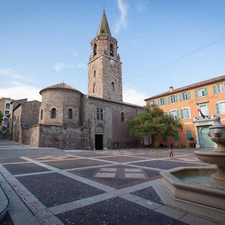 Formidable Studio Au Coeur Historique De Frejus Lägenhet Exteriör bild